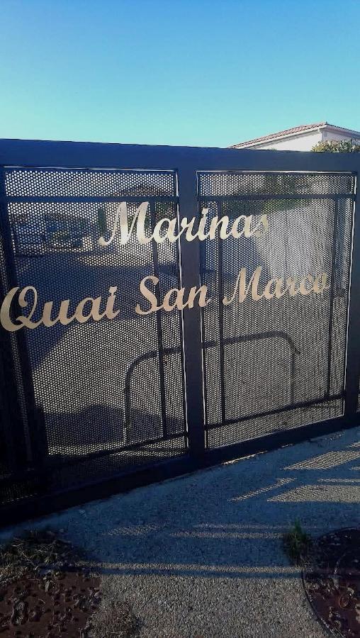 Marina A Aigues Mortes - Gard Kültér fotó